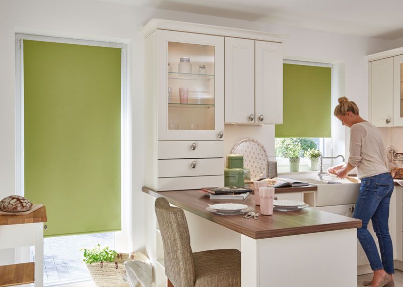 Rollo für die Küche als blickdichter Sichtschutz in Grün