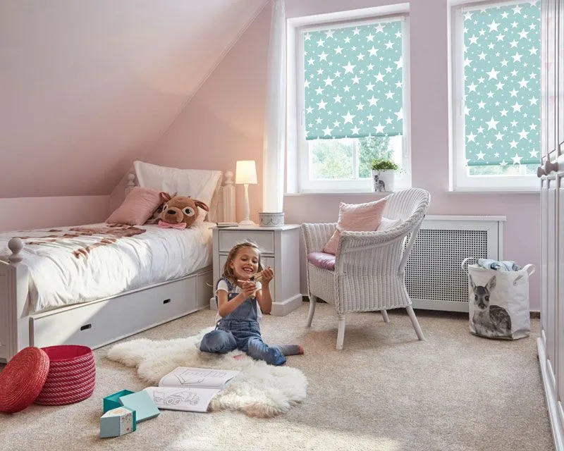Rollo für das Schlafzimmer als Blickschutz zur Verdunkelung mit Motiv