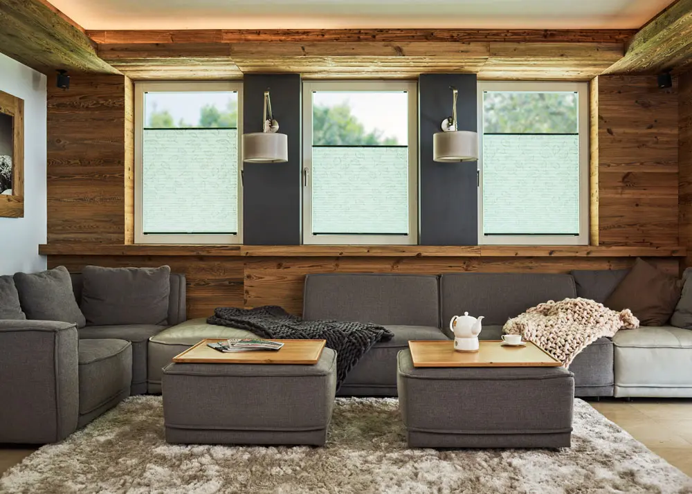 plissee-wohnzimmer-mit-muster-toledo-battra-lichtblick