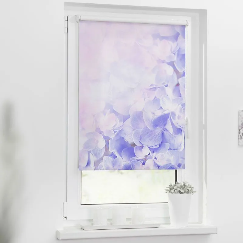 Rollo für das Badezimmer als Blickschutz mit Blumenmotiv