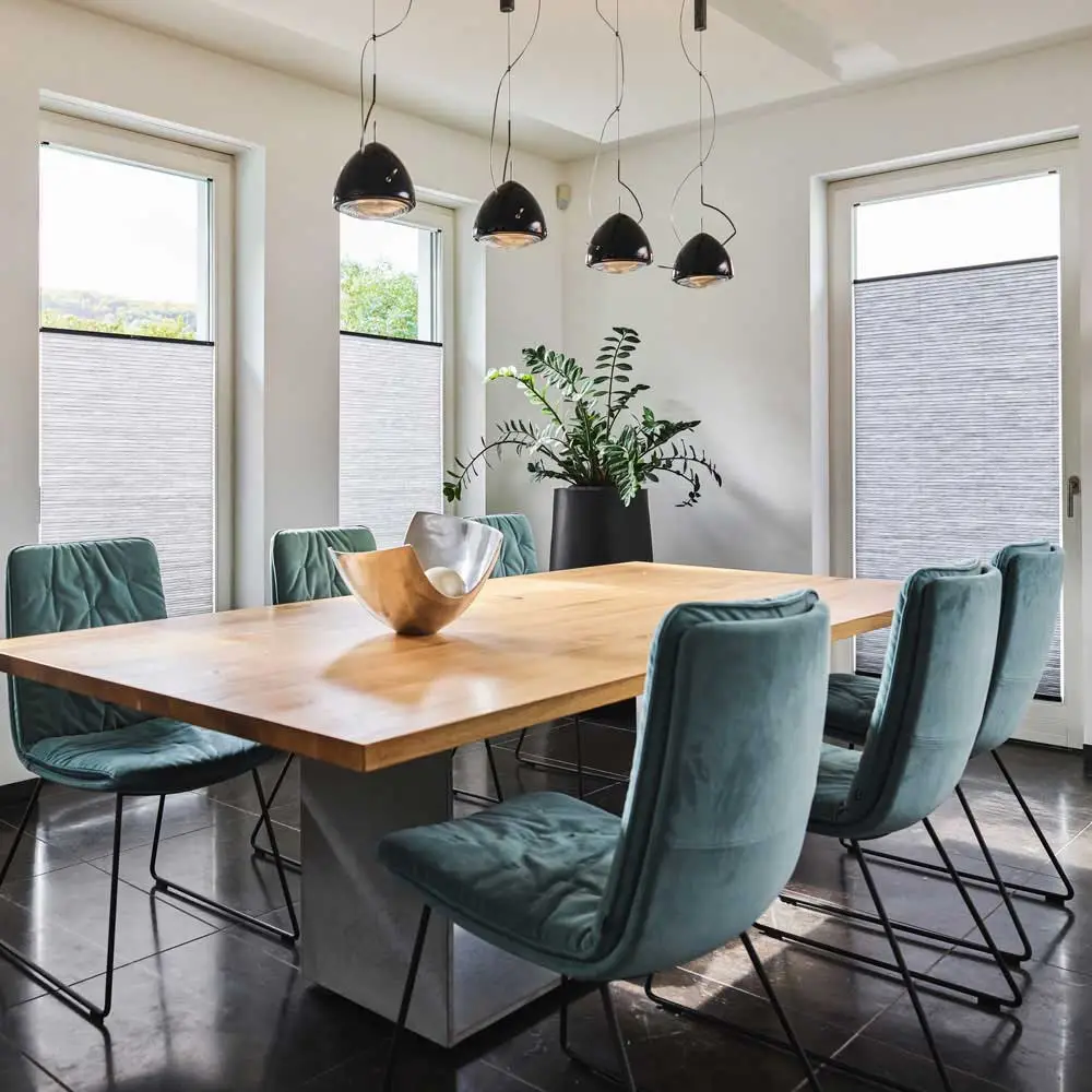 wabenplissee-vaasa-schwarz-lichtblick