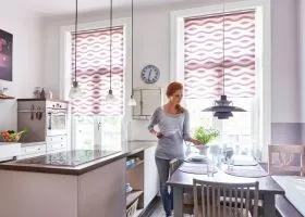Doppelrollo für Küchen mit lichtdurchlässigen Sichtschutz