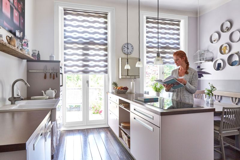 Doppelrollos in Beige mit Lichtdurchlässigkeit für Fenster und Terrassentüren