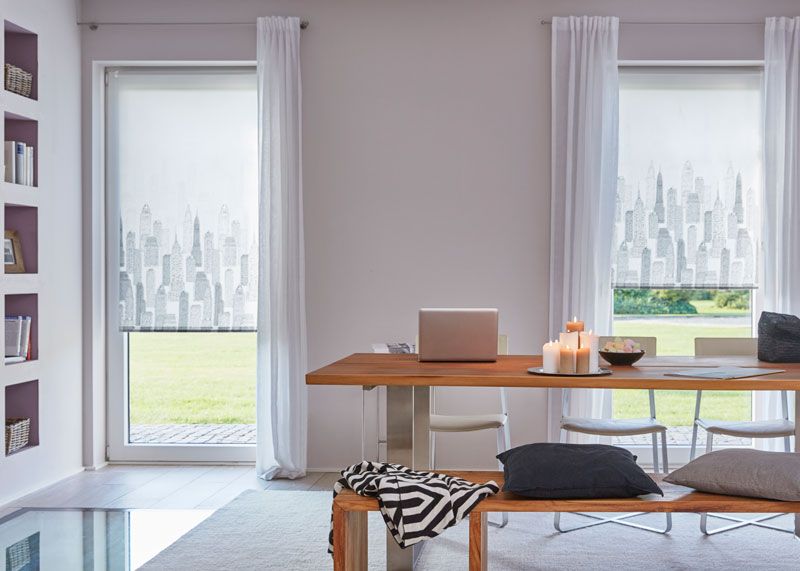 Rollo mit Motiv für das Wohnzimmer als lichtdurchlässiger Sichtschutz
