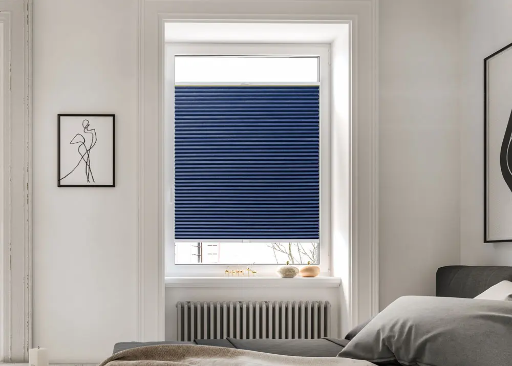 wabenplissee-verdunklung-oslo-schlafzimmer-thermo-blau-lichtblick