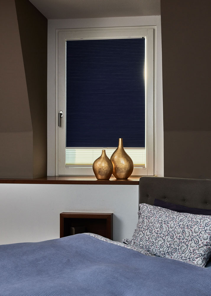 Dekoration für Zuhause, Innenarchitektur, Fenster, Kissen, Bett