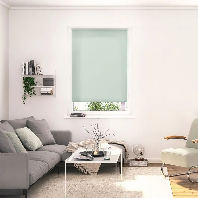 Blickdichtes Rollo in Mintgrün in einem Wohnzimmer