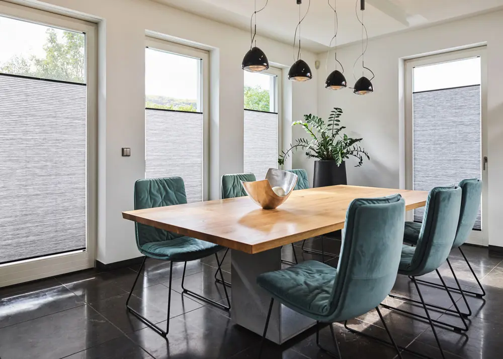 plissee-nach-fensterform-crush-optik-utrecht-schwarz-lichtblick