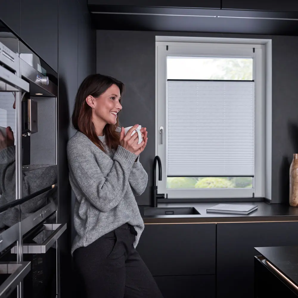 plissee-halbtransparent-farsund-lichtblick-kueche