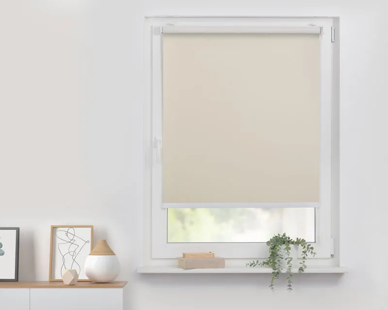 Elektrisches Rollo in Beige als Sichtschutz mit Bluetooth-Funktion
