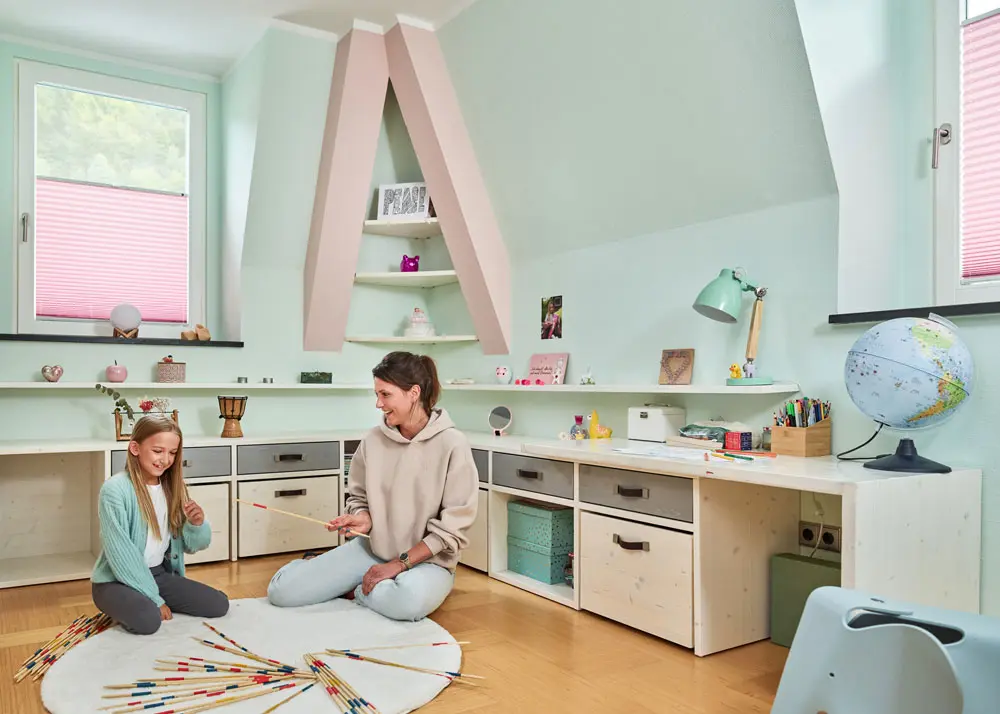 plissee-nach-raum-halbtransparent-farsund-rosa-kinderzimmer-lichtblick