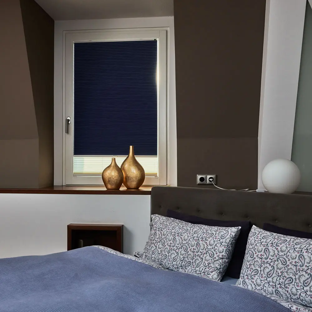 wabenplissee-verdunklung-oslo-schlafzimmer-lichtblick